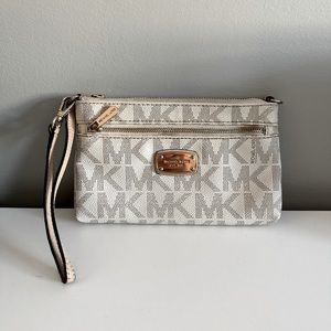 Micheal Kors Wristlet Wallet